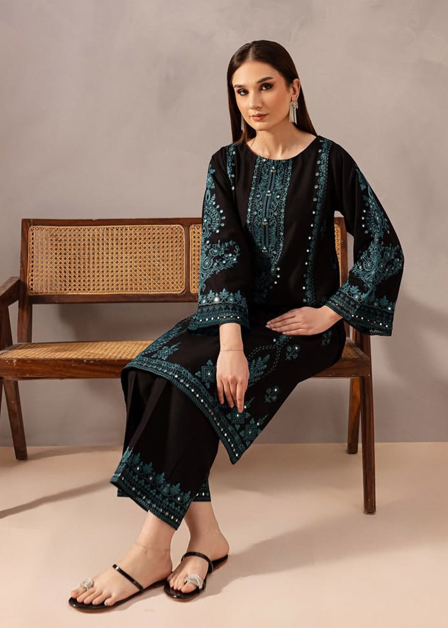 Kaamla Embroidered - 2 Pieces