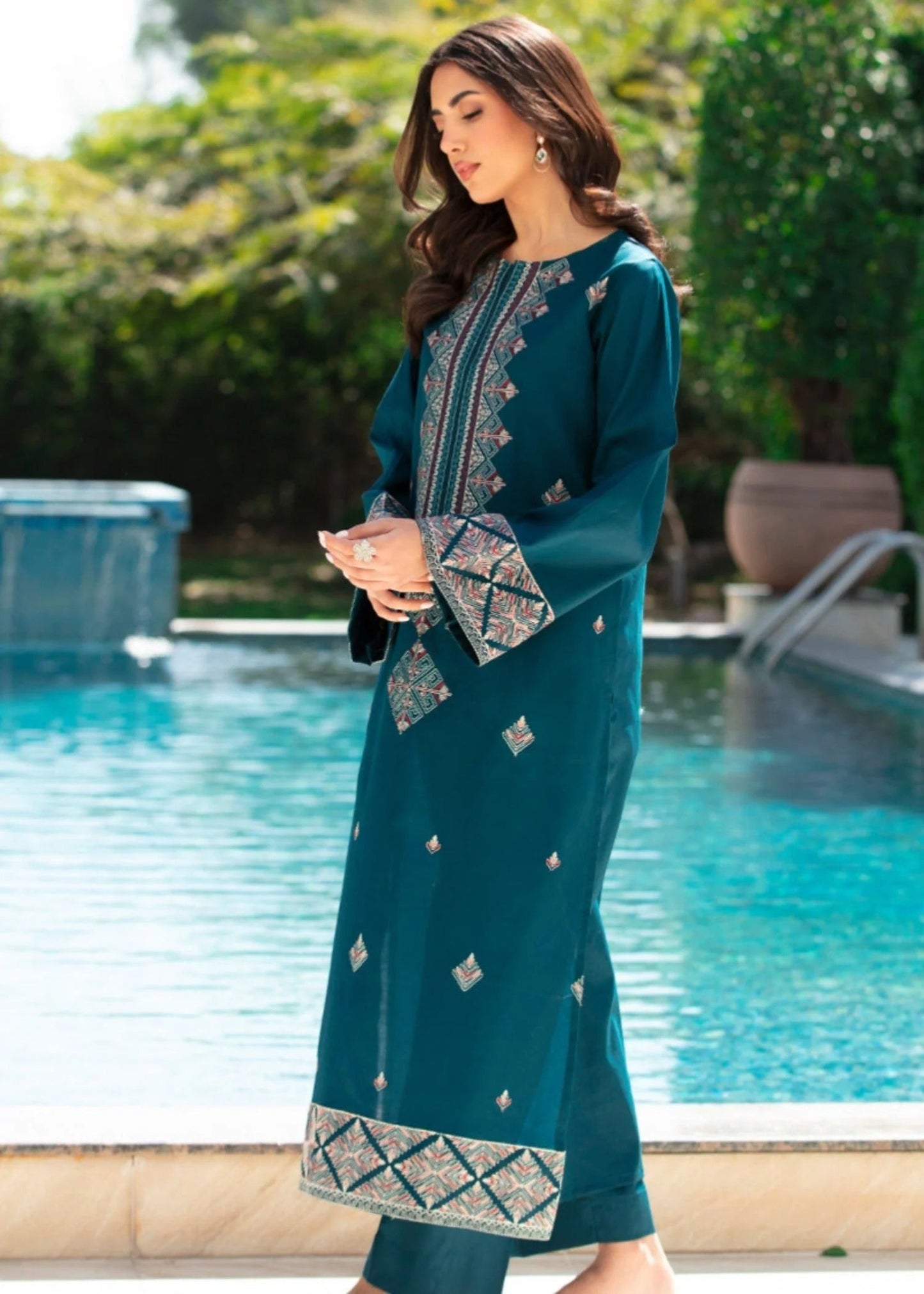 Blink Embroidered 2pc