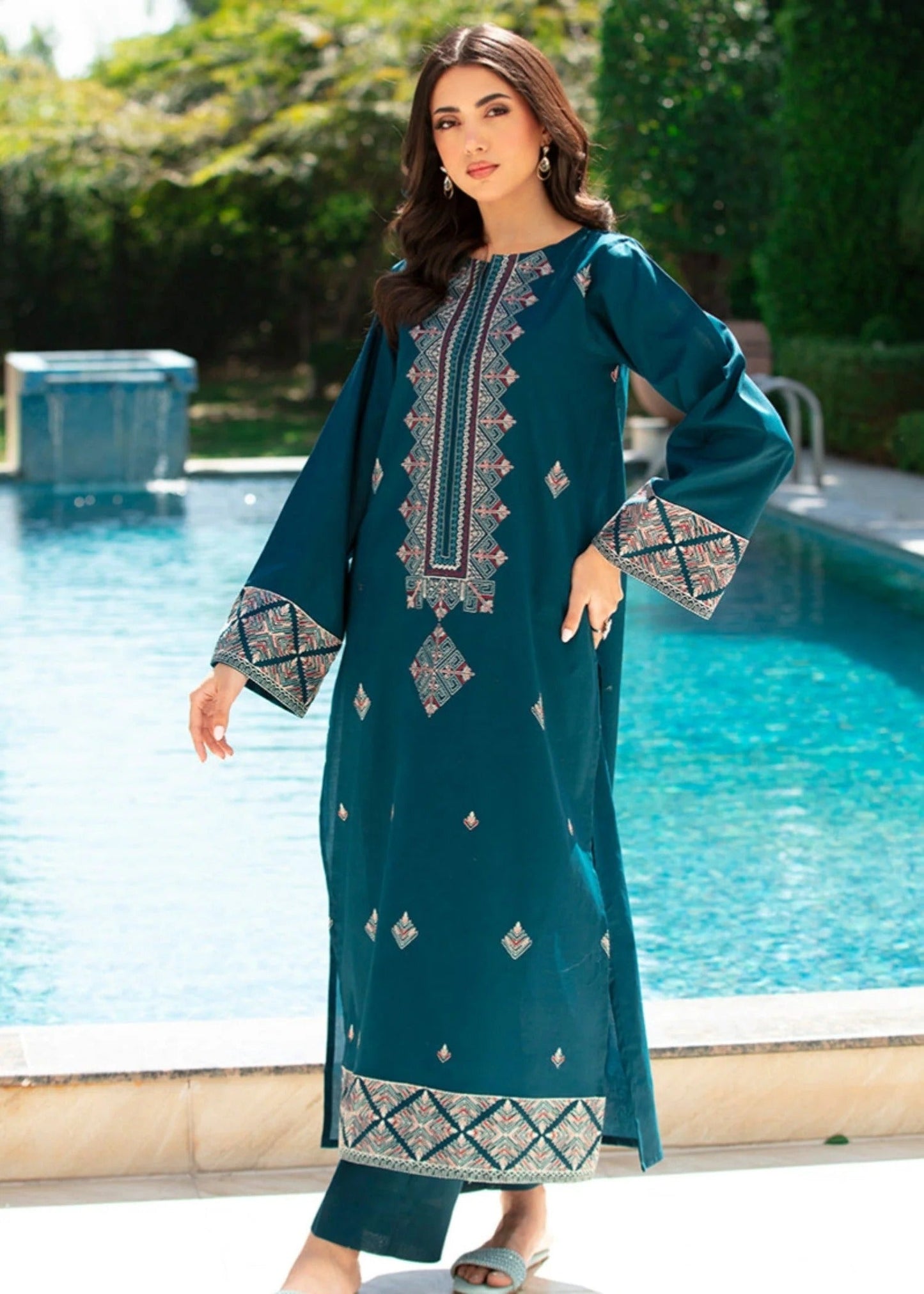 Blink Embroidered 2pc