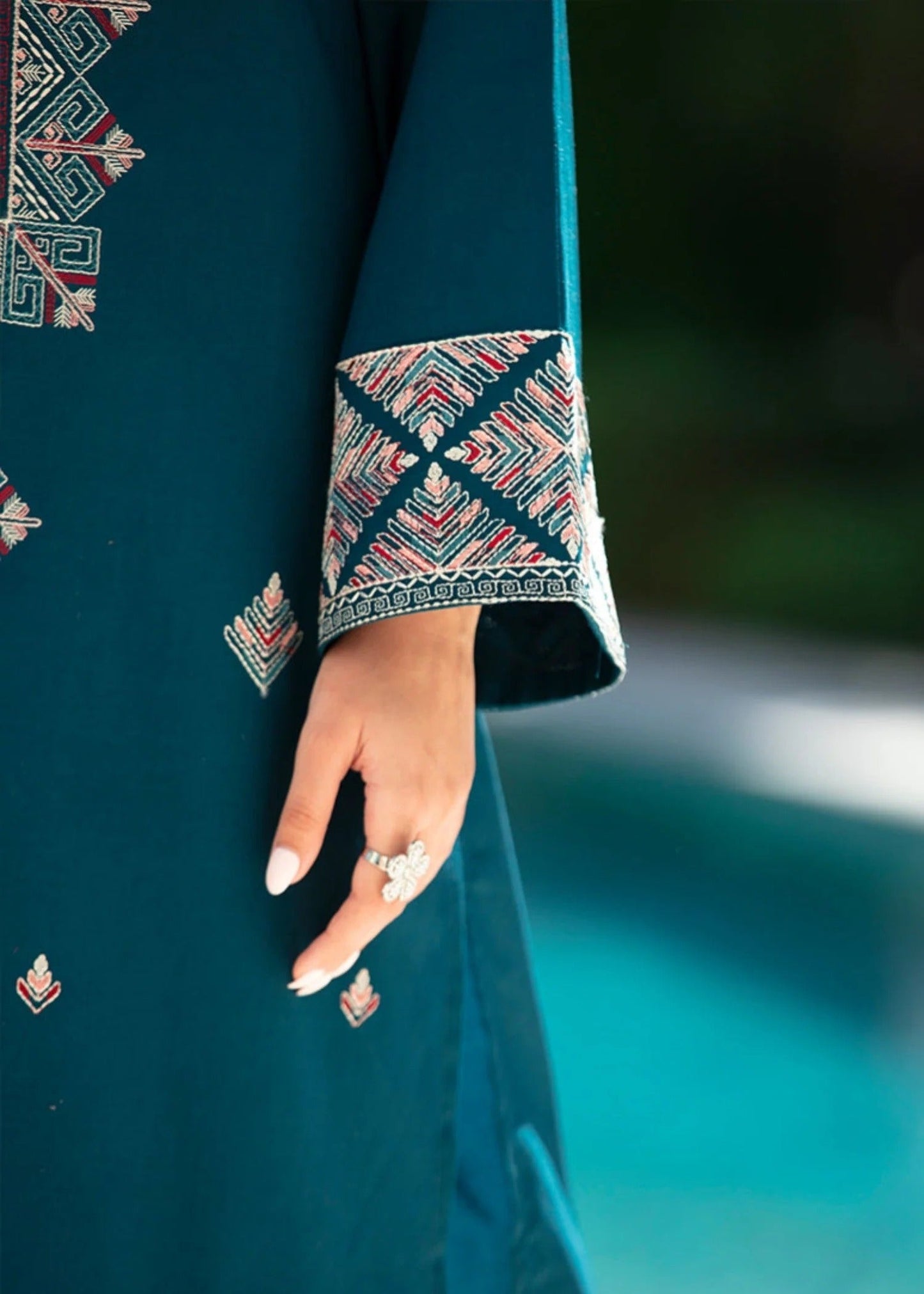 Blink Embroidered 2pc