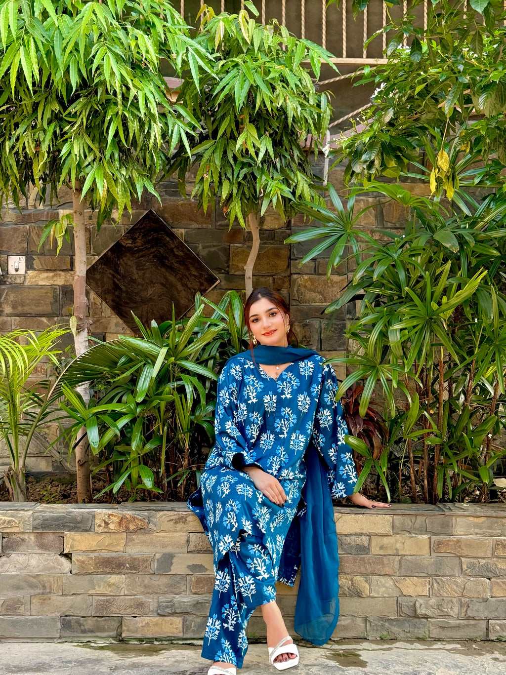 Maryam nawaz 2pcs Ca_closet