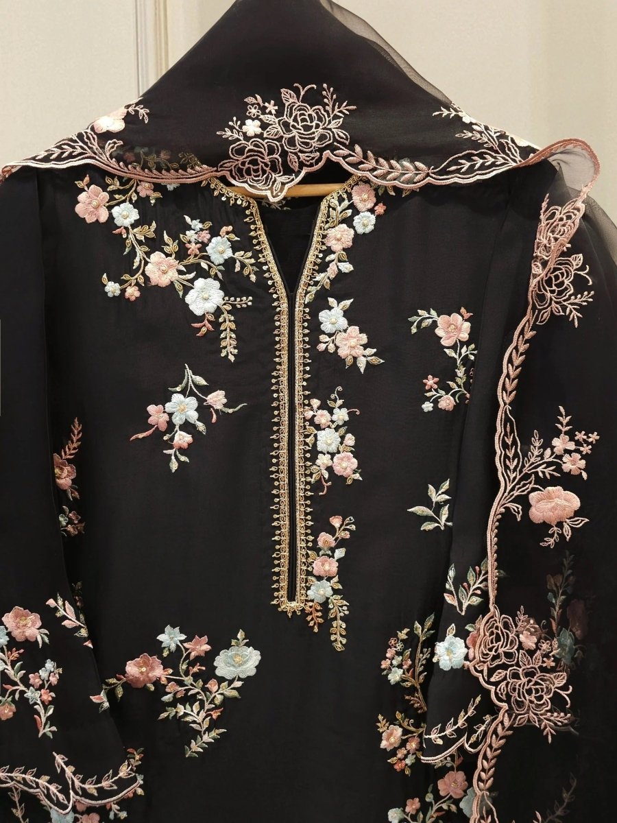 Haniya Embroiderd 3pc - Lawn - Chaudhary Arts