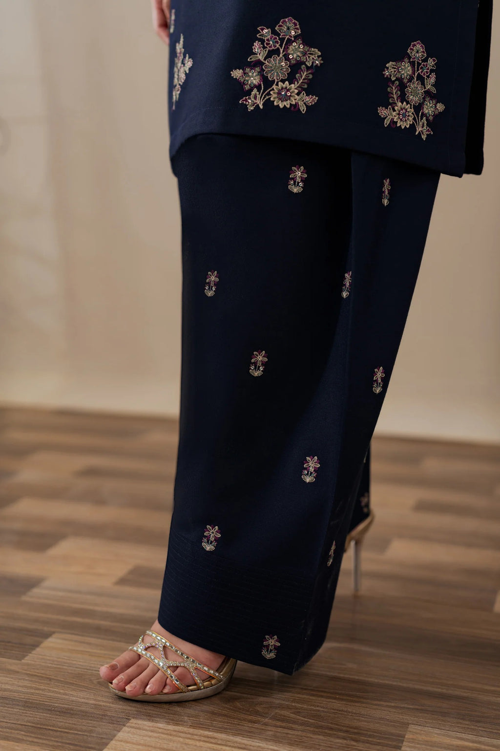 Mehjbeen Embroidered 2pc