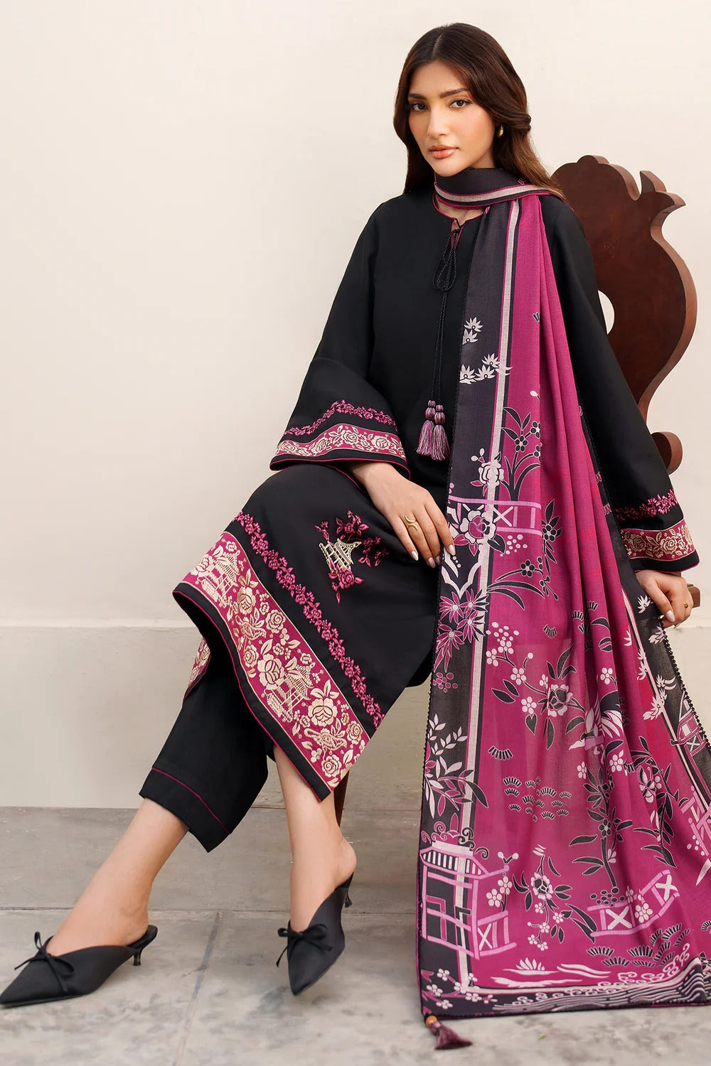 Lisa Embroidered 3pc