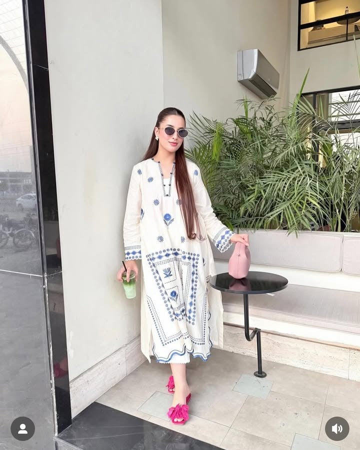 Nayra Embroidered 2pc