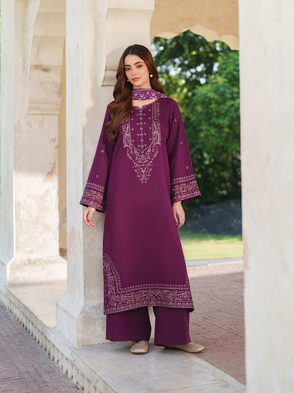 Kaavish Embroidered 3pc