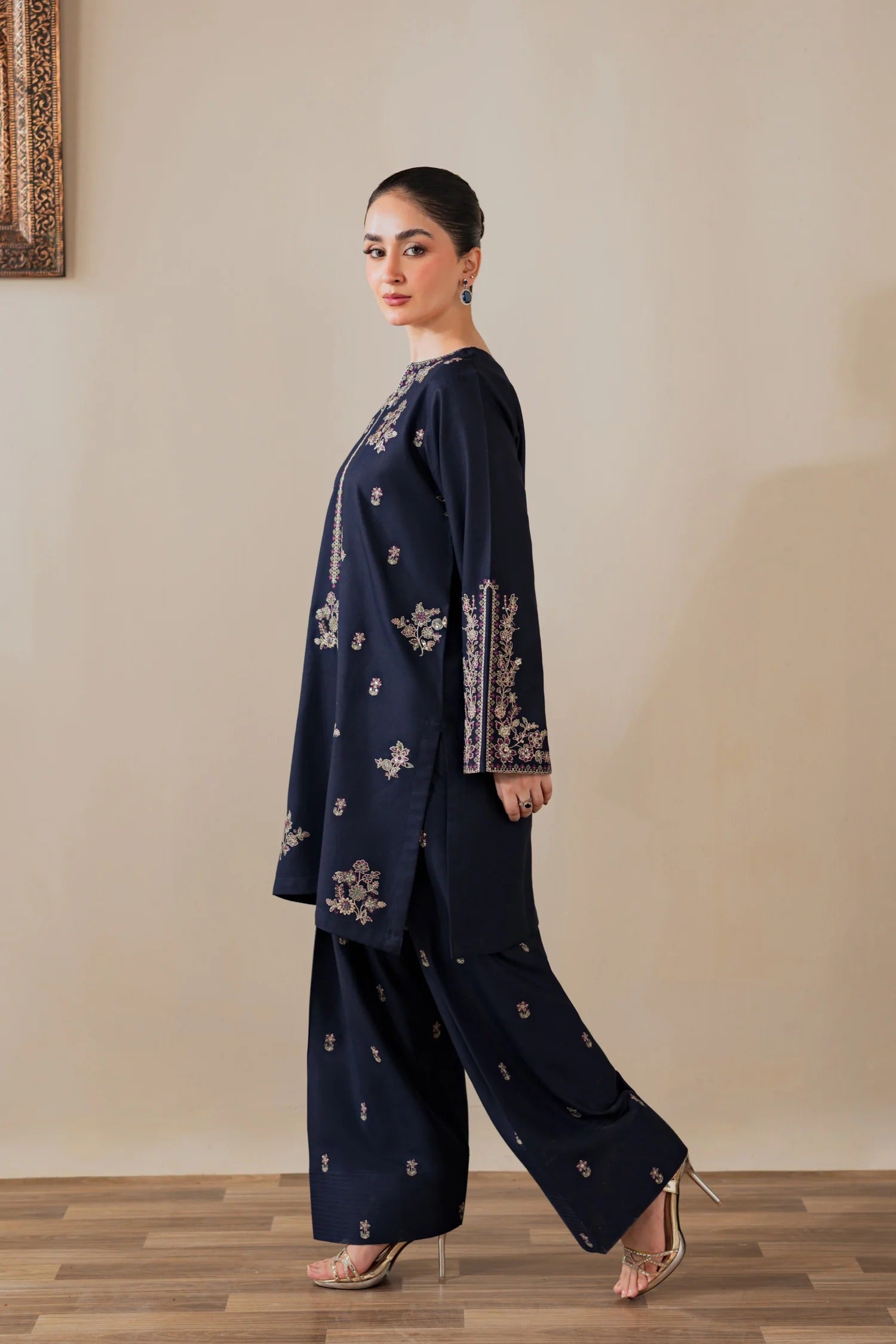 Mehjbeen Embroidered 2pc