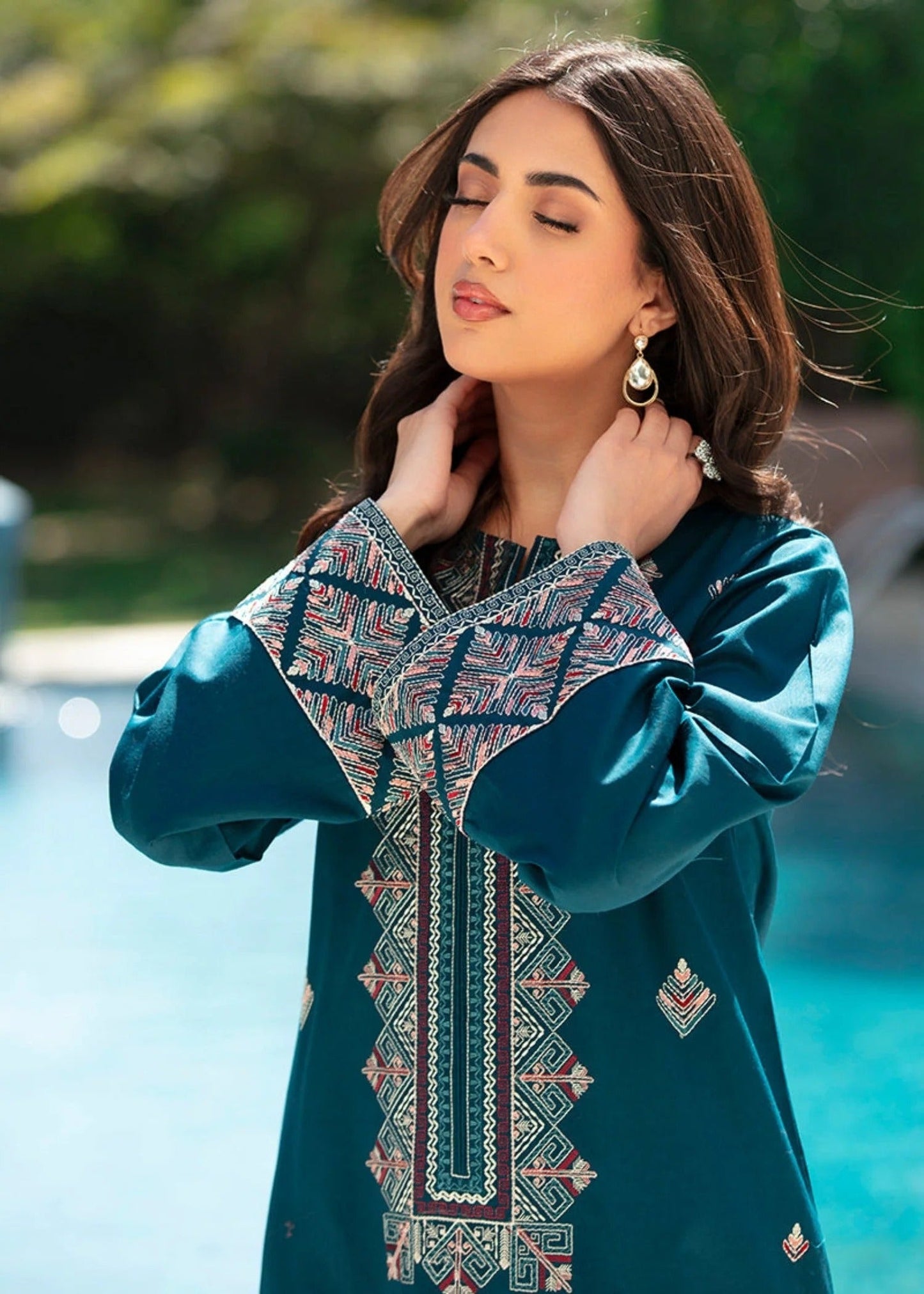 Blink Embroidered 2pc